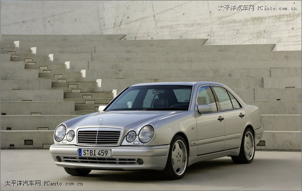 Mercedes-Benz_E_50_AMG_19