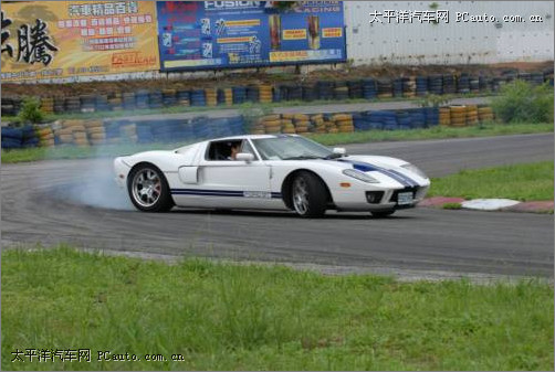 Ford_GT