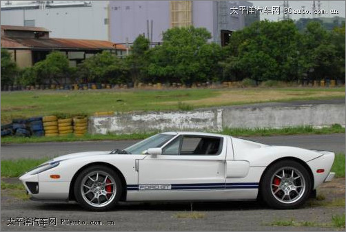 Ford_GT