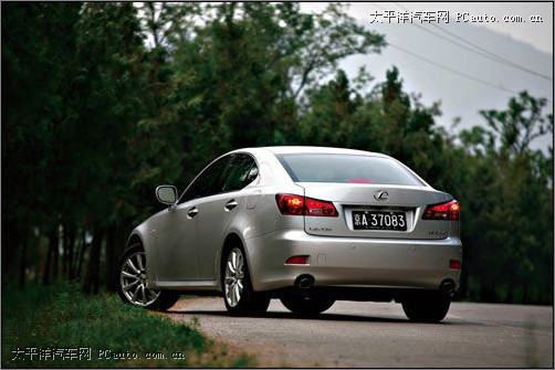 LEXUS_IS300