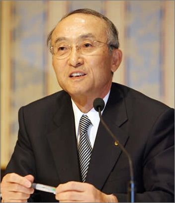 丰田现任董事长_丰田霸道(2)