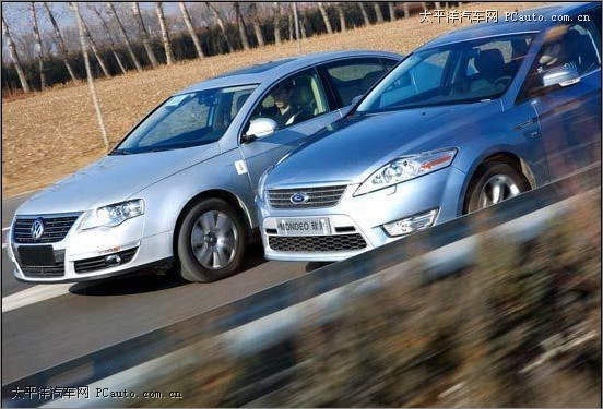 排位赛——对比蒙迪欧-致胜2.3豪华运动型和迈腾1.8 TSI