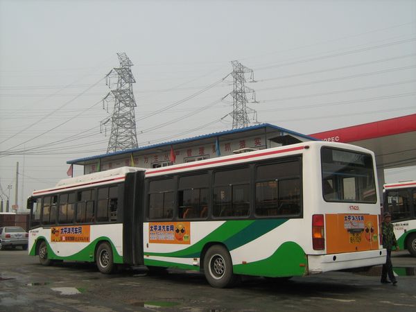 [2008北京车展]pcauto安全橙登上北京公共汽车