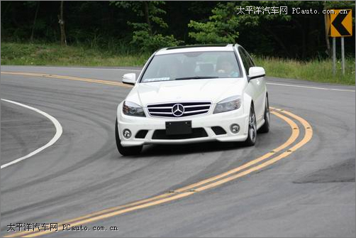 道路版咆哮猛兽 奔驰C63 AMG