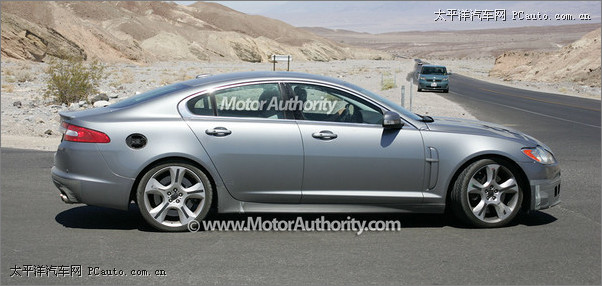 2010_Jaguar_XF-R