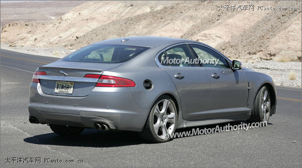 2010_Jaguar_XF-R