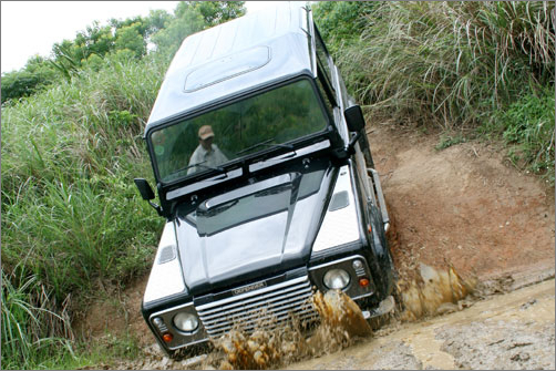 Land Rover Defender 90 VS