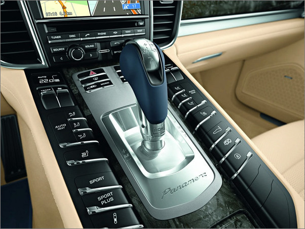 2010-porsche-panamera