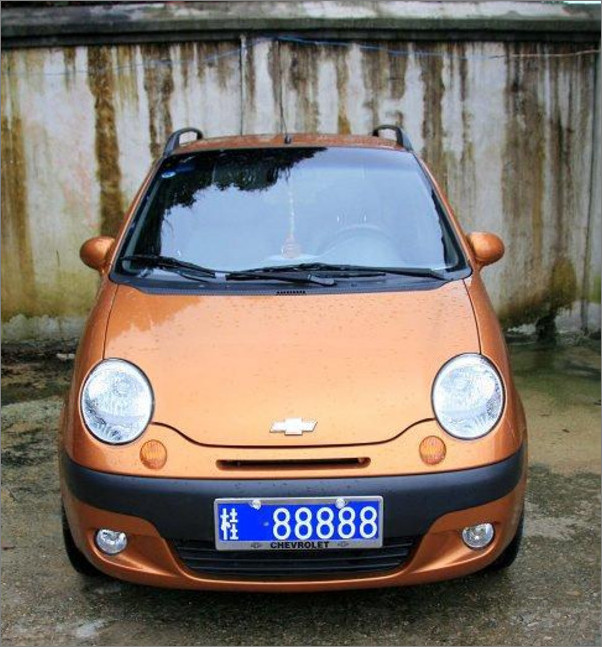 车型为小汽车,即悬挂蓝底白字牌照的车辆,包括小型、微型客车高清图片