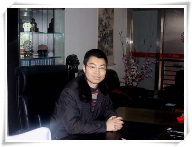 石家庄荣华汽车贸易有限公司总经理何斌以德为本追求卓越
