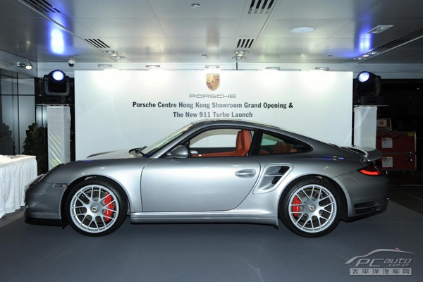香港保时捷中心迁新址 911 turbo登陆香江