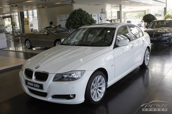 为纪念此旷世盛会,宝马(中国)和华晨宝马联合限量推出了bmw320i时尚