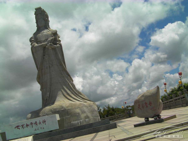 国内最大的妈祖石像—凤山妈祖