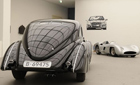 慕尼黑现代艺术博物馆里的里程碑式汽车