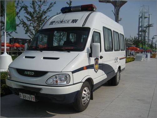 依维柯警务车在内,价值2910万元的奥运安保警用装备发放到区内公安